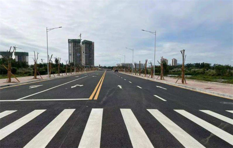 万宁万城8条市政道路实现功能性通车